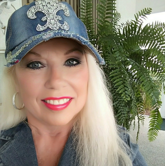 Meet your Posher, Linda - Picture 2 of 2